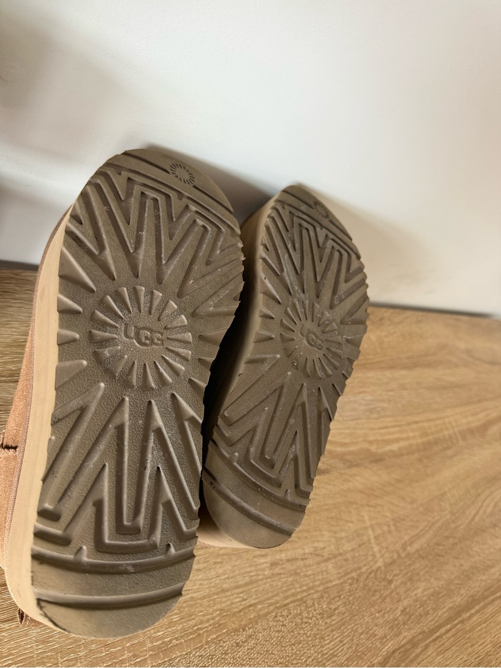 Platform UGG Mini Boots (Chestnut, Women’s 9) - Picture 8 of 8